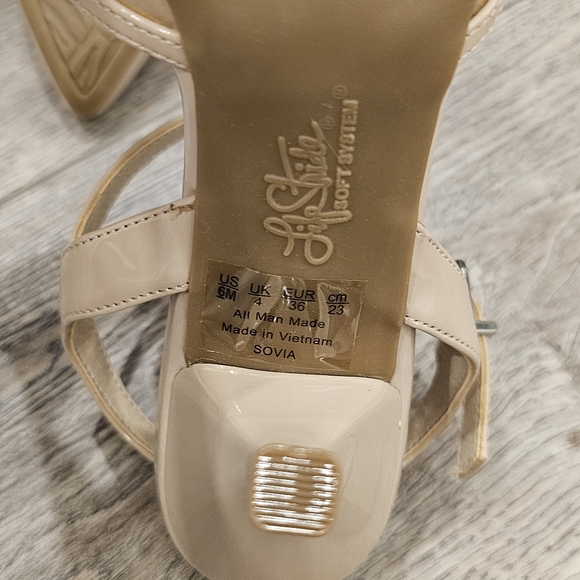 Women's Life Stride Cream Beige Sovia Slingback Heel Size 6M - Picture 8 of 9